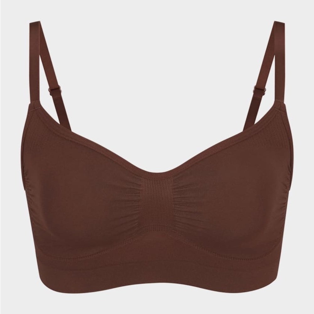 SKIMS Everyday Sculpt Bralette - Picture 3 of 9